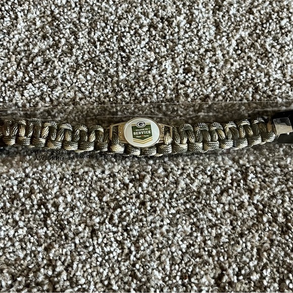 New Green Bay Packers Paracord Camoflauge Bracelet From Lambeau Fleet Farm NFL - Picture 2 of 2